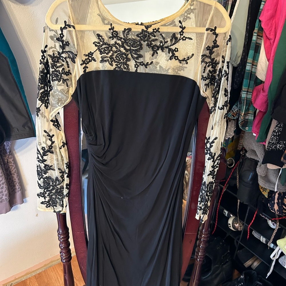 Elegant Black and Cream Dress with Floral Lace by David Meister